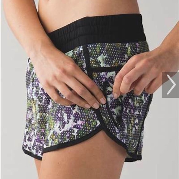 Lululemon shorts lll EUC - Picture 4 of 7